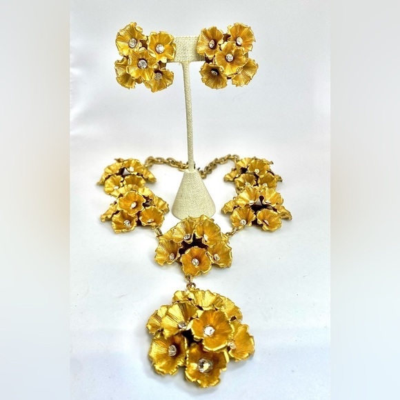 VINTAGE Henkel & Grossé (unsigned) Mid Century Floral Necklace & Clip Earrings - Picture 12 of 16